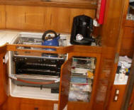 Kueche_mit_Backofen_Herd_Espressomaschine